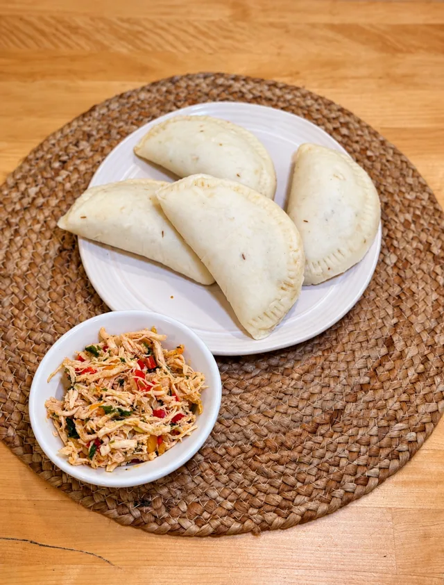 Yuca Clásica + Pollo Mechado